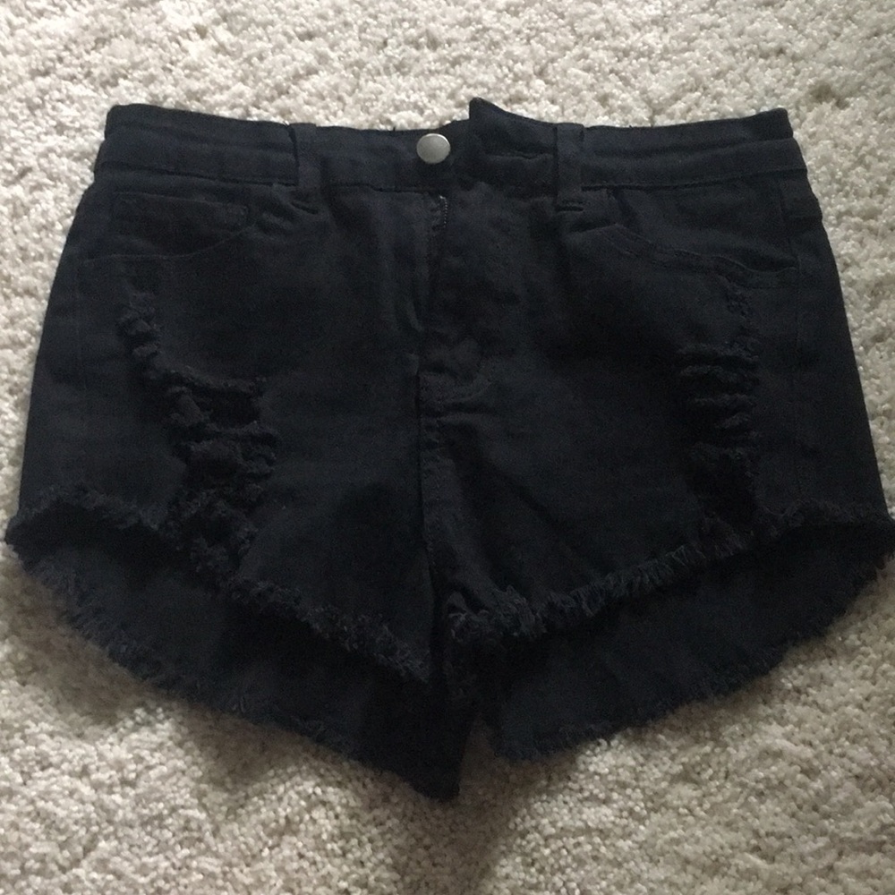 Highwaisted black denim shorts